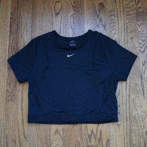 Nike Women's Black Crop Top, size 2XL